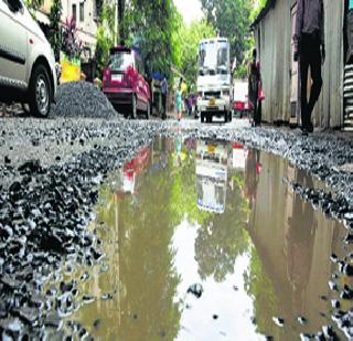 Ghatkopar main road Khadaya | घाटकोपरचा मुख्य रस्ता खड्डय़ात Ghatkopar main road Khadaya | घाटकोपरचा मुख्य रस्ता खड्डय़ात