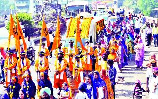 Procession Guru Granth Sahib ... | मिरवणूक गुरू ग्रंथसाहिबची...