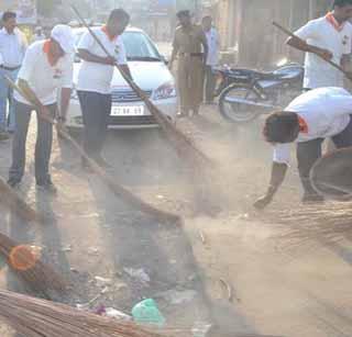 Movement of cleanliness; Do not do the event | स्वच्छतेची चळवळ व्हावी; इव्हेन्ट नको Movement of cleanliness; Do not do the event | स्वच्छतेची चळवळ व्हावी; इव्हेन्ट नको