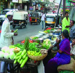 Readings of hawkers on registration | नोंदणीकडे फेरीवाल्यांची पाठ