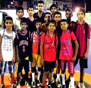 The YMC players won by defeating them | हरूनही वायएमसीच्या खेळाडूंनी जिंकली मने The YMC players won by defeating them | हरूनही वायएमसीच्या खेळाडूंनी जिंकली मने