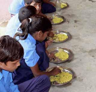 Nutrition expenditure is up by seven and a half percent | पोषण आहार खर्चात साडेसात टक्क्यांची वाढ