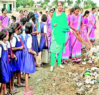 Children of 'Baldina' enjoy looting | ‘बालदिना’चा मुलांनी लुटला आनंद