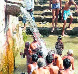 धारातीर्थावर भाविकांची गर्दी