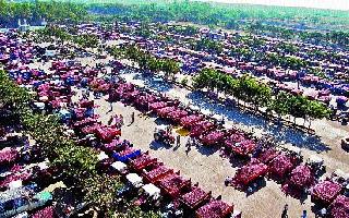 Decision: Board meeting of outside traders | निर्णय : बाहेरच्या व्यापाऱ्यांसदर्भात संचालक मंडळाची बैठक Decision: Board meeting of outside traders | निर्णय : बाहेरच्या व्यापाऱ्यांसदर्भात संचालक मंडळाची बैठक