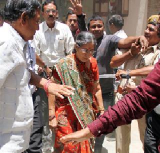 Jasodaben Modi is a victim of security guards' chiri-miri | सुरक्षा रक्षकांच्या 'चिरी-मिरी'मुळे जसोदाबेन मोदी त्रस्त