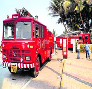 Two state-of-the-art vehicles in the fleet of fire brigade | अग्निशमन दलाच्या ताफ्यात दोन अत्याधुनिक वाहने Two state-of-the-art vehicles in the fleet of fire brigade | अग्निशमन दलाच्या ताफ्यात दोन अत्याधुनिक वाहने
