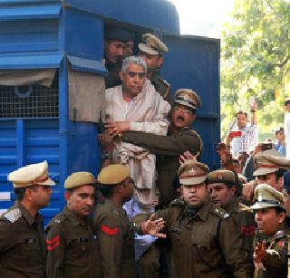 Cost of billions of rupees for Baba Rampal's arrest | बाबा रामपाल यांच्या अटकेसाठी कोट्यावधींचा खर्च Cost of billions of rupees for Baba Rampal's arrest | बाबा रामपाल यांच्या अटकेसाठी कोट्यावधींचा खर्च