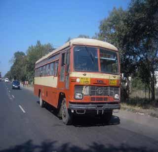 ST to privatize again | एसटी पुन्हा खासगीकरणाकडे ST to privatize again | एसटी पुन्हा खासगीकरणाकडे