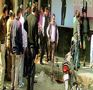 Hundreds of robbers looted for ATM | ‘एटीएम’साठी आणलेले दीड कोटी लुटले!