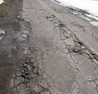 Bad roads, illegal democracy, democracy day | खराब रस्ते, अवैध दारूविक्रीच्या समस्येने गाजला लोकशाही दिन Bad roads, illegal democracy, democracy day | खराब रस्ते, अवैध दारूविक्रीच्या समस्येने गाजला लोकशाही दिन