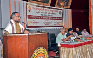 To overcome poverty, study the virtues | गरिबी दूर करण्यासाठी वंचितांचा अभ्यास हवा To overcome poverty, study the virtues | गरिबी दूर करण्यासाठी वंचितांचा अभ्यास हवा