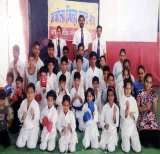 Akola team announced for state-level karate competition | राज्यस्तरीय कराटे स्पर्धेसाठी अकोला संघ घोषित