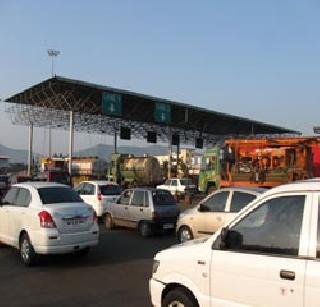 Driving for two days queued even after paying the fee | शुल्क भरूनही वाहनचालक दोन दिवस रांगेत