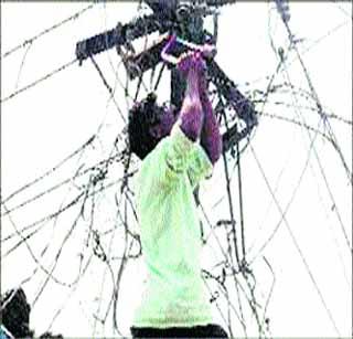 820 technical workers weighing six lakh electricity users! | सहा लाख वीज ग्राहकांचा भार ८२0 तांत्रिक कामगारांवर! 820 technical workers weighing six lakh electricity users! | सहा लाख वीज ग्राहकांचा भार ८२0 तांत्रिक कामगारांवर!