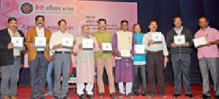 Composite result of the medium of the media | नवमाध्यमांचा समाजमनावर संमिश्र परिणाम Composite result of the medium of the media | नवमाध्यमांचा समाजमनावर संमिश्र परिणाम