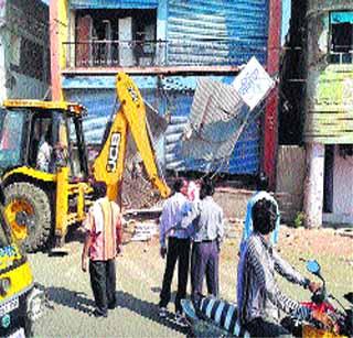 Bulldozer again in Shiga | शेगावात पुन्हा बुलडोजर चालला Bulldozer again in Shiga | शेगावात पुन्हा बुलडोजर चालला