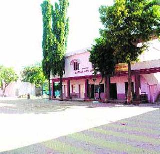 The school responds to the closed protest | शाळा बंद आंदोलनाला प्रतिसाद The school responds to the closed protest | शाळा बंद आंदोलनाला प्रतिसाद
