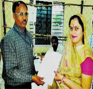 Lake of Buldhana district is elected as municipal corporator of B-Hanpur | ब-हाणपूरच्या नगर निगम अध्यक्षपदी बुलडाणा जिल्ह्याची लेक Lake of Buldhana district is elected as municipal corporator of B-Hanpur | ब-हाणपूरच्या नगर निगम अध्यक्षपदी बुलडाणा जिल्ह्याची लेक