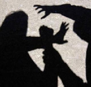 Molestation of woman from Dharavi gang | धारावीत गुंडाकडून महिलेचा विनयभंग Molestation of woman from Dharavi gang | धारावीत गुंडाकडून महिलेचा विनयभंग