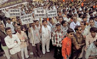 Set Maratha community to court | मराठा समाजाची बाजू न्यायालयात मांडावी Set Maratha community to court | मराठा समाजाची बाजू न्यायालयात मांडावी