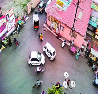 Ambamata square became an accident trap | अंबामाता चौक बनला अपघाताचा सापळा