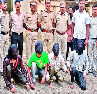 Four arrested for preparing for the duel | दरोडय़ाच्या तयारीतील चौघांना अटक