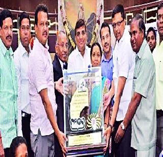 Be the first to be a 'clean city' | विद्येचे माहेरघर ‘स्वच्छ शहर’ व्हावे ! Be the first to be a 'clean city' | विद्येचे माहेरघर ‘स्वच्छ शहर’ व्हावे !