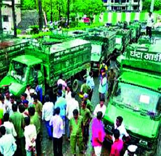Ghantagadi Employee: The movement | घंटागाडी कर्मचा:यांचे आंदोलन Ghantagadi Employee: The movement | घंटागाडी कर्मचा:यांचे आंदोलन