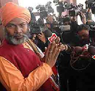 Eat at the statement of Nathuram Godse Sakhi Maharaj's dilemma | नथुराम गोडसेंच्या वक्तव्यावरून खा. साक्षी महाराजांचे घुमजाव Eat at the statement of Nathuram Godse Sakhi Maharaj's dilemma | नथुराम गोडसेंच्या वक्तव्यावरून खा. साक्षी महाराजांचे घुमजाव
