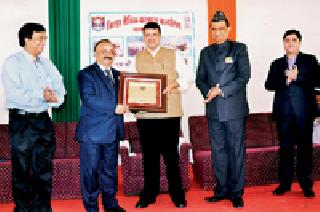 Gaurav Puraskar for gallantry awardees | शौर्यपदकप्राप्त सैनिकांना गौरव पुरस्कार Gaurav Puraskar for gallantry awardees | शौर्यपदकप्राप्त सैनिकांना गौरव पुरस्कार