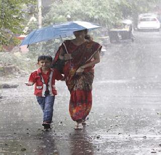Suddenly rain rained the city | अवकाळी पावसाने शहराला झोडपले Suddenly rain rained the city | अवकाळी पावसाने शहराला झोडपले