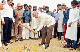 Bhaibipujan of beautification from Vijay Darda's fund | विजय दर्डा यांच्या निधीतून सौंदर्यीकरणाचे भूमिपूजन Bhaibipujan of beautification from Vijay Darda's fund | विजय दर्डा यांच्या निधीतून सौंदर्यीकरणाचे भूमिपूजन