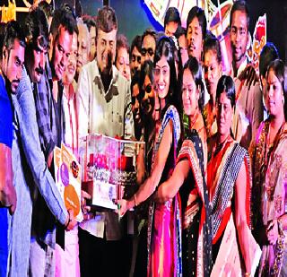 First 'Silver Bounce' at the Lavangi Festival | लावणी महोत्सवात ‘चांदीची घुंगरं’ प्रथम First 'Silver Bounce' at the Lavangi Festival | लावणी महोत्सवात ‘चांदीची घुंगरं’ प्रथम