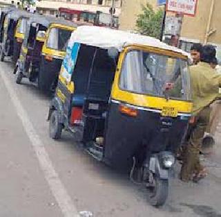 रिक्षावाल्यांच्या वादाने प्रवाशांचे हाल - Marathi News | Rickshaw puller | Latest navi-mumbai News at Lokmat.com