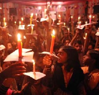 Vasayat Kandalmarch to carry tributes | श्रद्धांजली वाहण्यासाठी वसईत कँडलमार्च Vasayat Kandalmarch to carry tributes | श्रद्धांजली वाहण्यासाठी वसईत कँडलमार्च