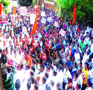 Shiv Sena's front against water level | पाणीगळती विरोधात शिवसेनेचा मोर्चा Shiv Sena's front against water level | पाणीगळती विरोधात शिवसेनेचा मोर्चा