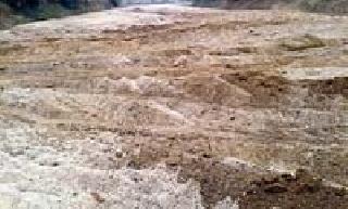 Drainage of the sand from the closed waste of the waste | कचराळ्याच्या बंद घाटातून रेतीचा उपसा Drainage of the sand from the closed waste of the waste | कचराळ्याच्या बंद घाटातून रेतीचा उपसा
