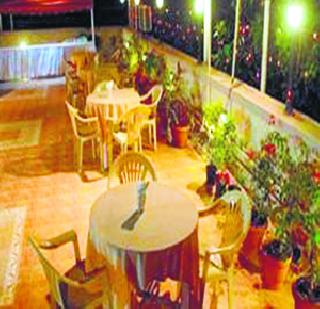 Fast food stall on the terrace, prohibition of cooking food | गच्चीवर फास्टफूड स्टॉल, अन्न शिजविण्यास मनाई Fast food stall on the terrace, prohibition of cooking food | गच्चीवर फास्टफूड स्टॉल, अन्न शिजविण्यास मनाई