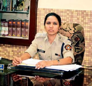 Police salaries now on mobile! | पोलिसांचे पगारपत्रक आता मोबाईलवर! Police salaries now on mobile! | पोलिसांचे पगारपत्रक आता मोबाईलवर!