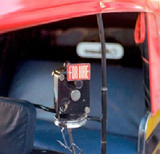 Rejecting autorickshaw driver to take sick patient, patient's death | आजारी रुग्णाला नेण्यास रिक्षाचालकाचा नकार, रुग्णाचा मृत्यू Rejecting autorickshaw driver to take sick patient, patient's death | आजारी रुग्णाला नेण्यास रिक्षाचालकाचा नकार, रुग्णाचा मृत्यू