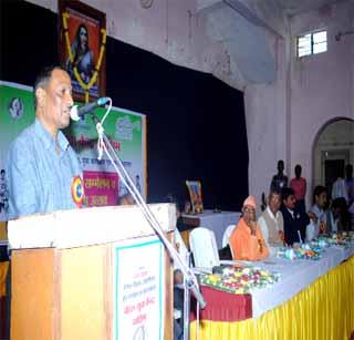 Artistic participation in youth meeting | युवा संमेलनात कलावंतांचा उत्स्फुर्त सहभाग