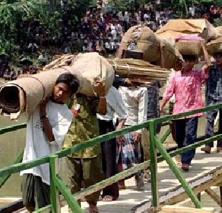 Bangladeshis should convert, otherwise leave the country - Bajrang Dal | बांग्लादेशींनी धर्मांतर करावे, अन्यथा देश सोडावा - बजरंग दल Bangladeshis should convert, otherwise leave the country - Bajrang Dal | बांग्लादेशींनी धर्मांतर करावे, अन्यथा देश सोडावा - बजरंग दल