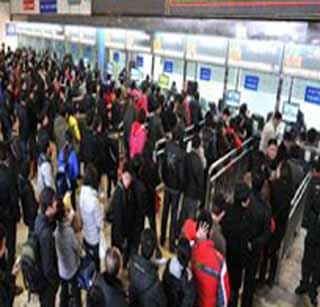 There is no alarm for a fast train ticket! | तत्काळ रेल्वे तिकिटासाठी रांगेत उभे राहण्याची गजर नाही! There is no alarm for a fast train ticket! | तत्काळ रेल्वे तिकिटासाठी रांगेत उभे राहण्याची गजर नाही!