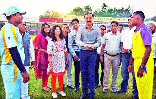 SVC Royals opened the account | एसव्हीसी रॉयल्सने खाते उघडले