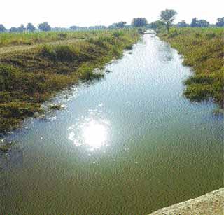 More water dispersal than pancakecle | पेनटाकळीतून जास्त पाण्याचा विसर्ग