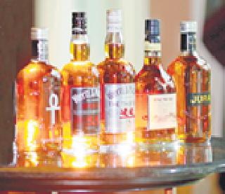 Sales of restricted alcohol | प्रतिबंधित दारूची धडाक्यात विक्री