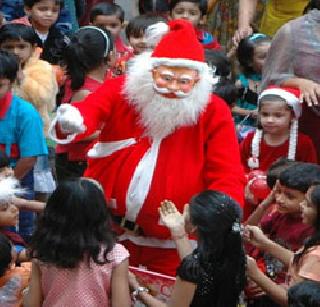 Christmas enthusiasm everywhere in the city | शहरात सर्वत्र नाताळाचा उत्साह