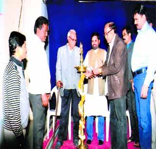Wakamdukar's 'Sakhani Saajan' has made the spellbound performer for Washimkar | वाकुडकरांच्या ‘सखे साजणी’ने वाशिमकरांना केले मंत्रमुग्ध Wakamdukar's 'Sakhani Saajan' has made the spellbound performer for Washimkar | वाकुडकरांच्या ‘सखे साजणी’ने वाशिमकरांना केले मंत्रमुग्ध