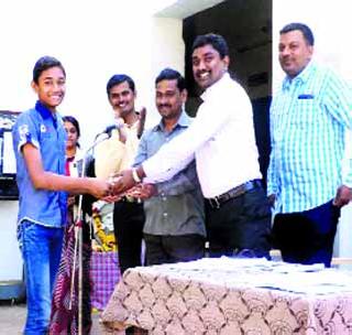 Youths, stay updated to stay in the competition | युवकांनो, स्पर्धेत टिकण्यासाठी अपडेट राहा
